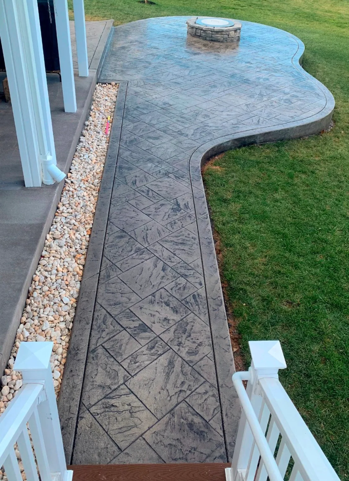 Stamped concrete walkway finished with a curved contrasting border